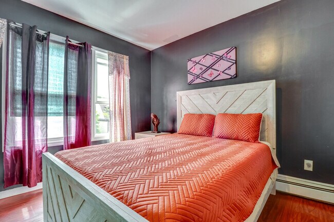 Building Photo - 787 S 13th St