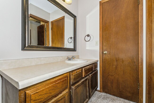 Building Photo - 2405 S Capri St