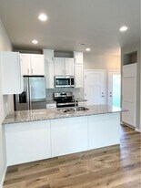 Building Photo - 1021 S Nicolet Rd