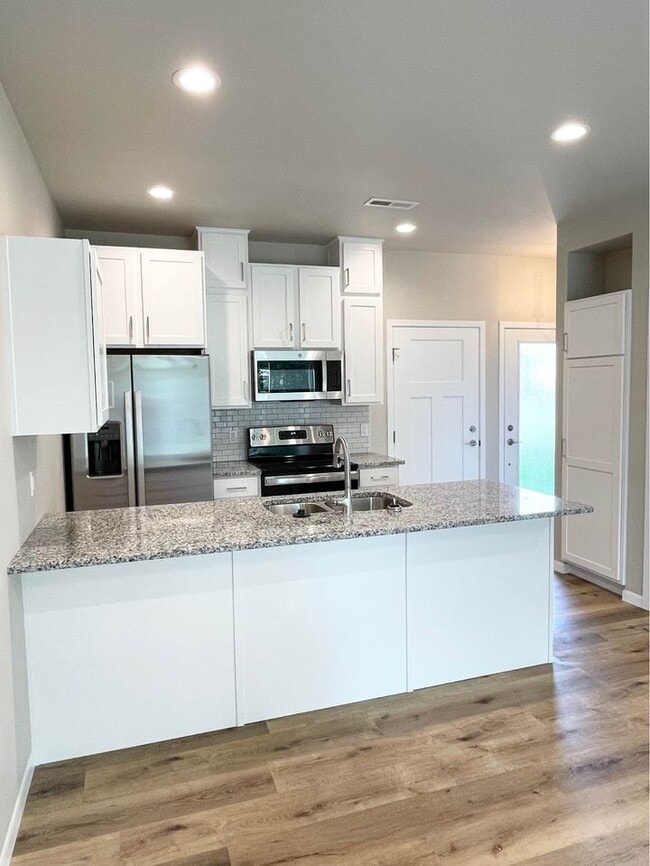 Building Photo - 1021 S Nicolet Rd