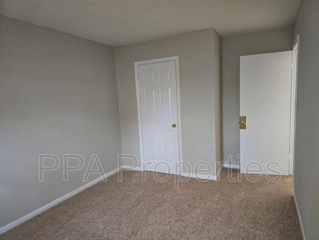 Building Photo - 2231 Summit St