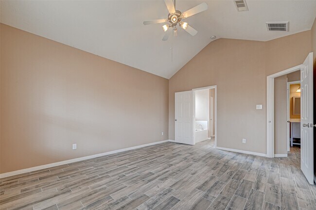Building Photo - 16942 Langham Crossing Ln