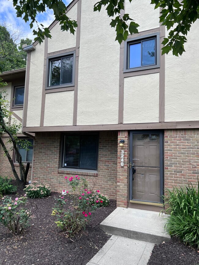 Primary Photo - 3240 Brookview Way