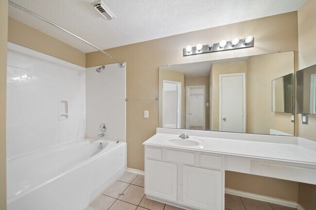 Building Photo - 17802 Kerrybrook Ln