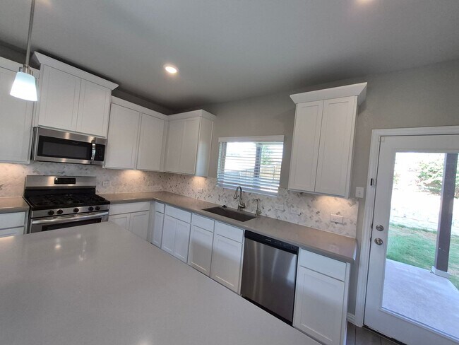 Building Photo - 2102 Gabby Cole Ln