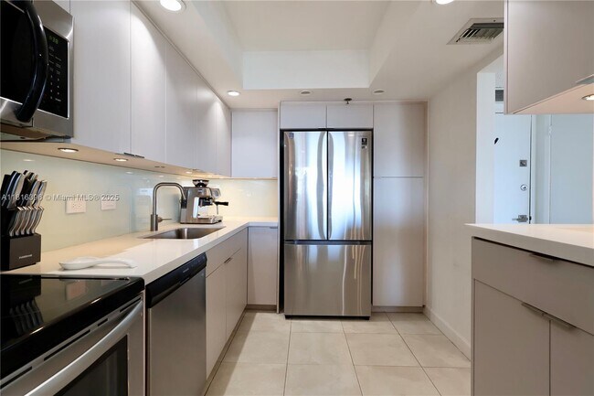 Building Photo - 20505 E Country Club Dr