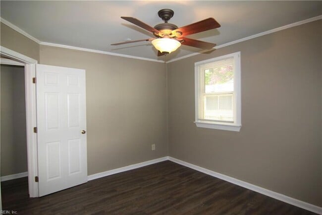 Building Photo - 1744 N Lakeland Dr