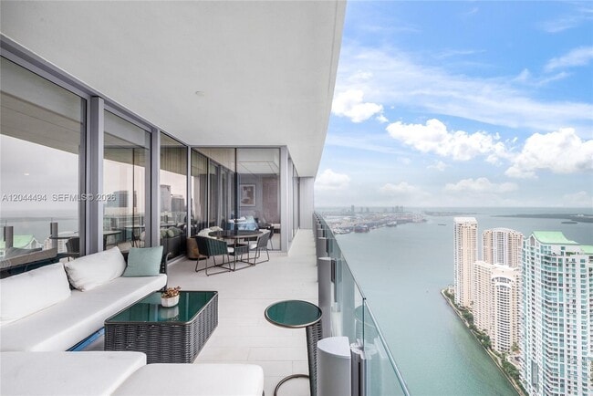 Building Photo - 300 Biscayne Blvd Way