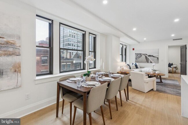 Building Photo - 135 S 19th St