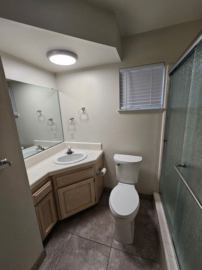 Building Photo - 231 Rosita St