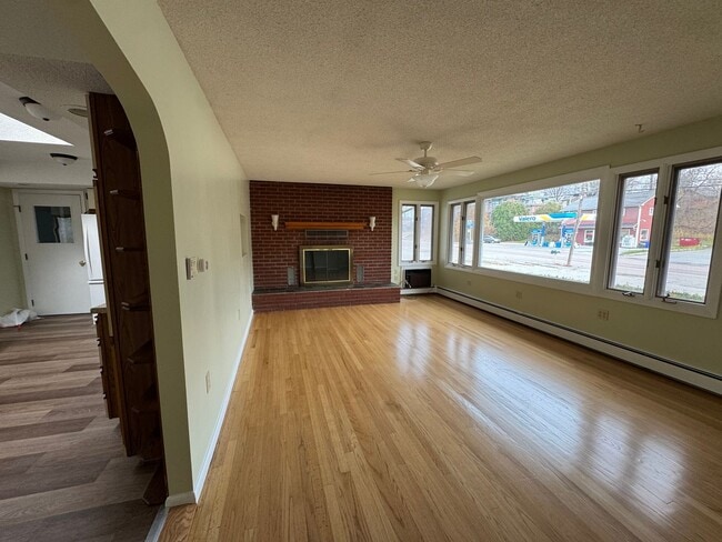 Building Photo - Upgraded 3 Bedroom Home with Garage and Basement