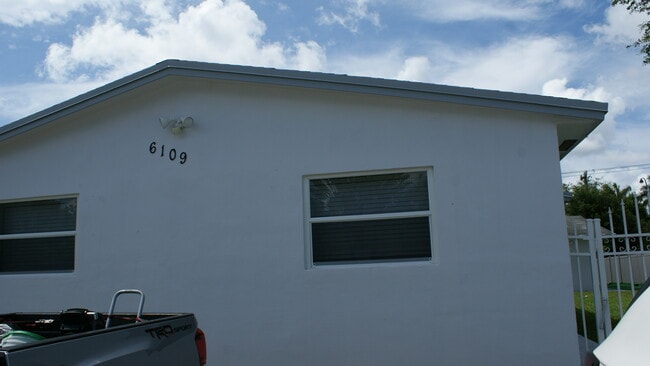 Building Photo - 6109 SW 30th St