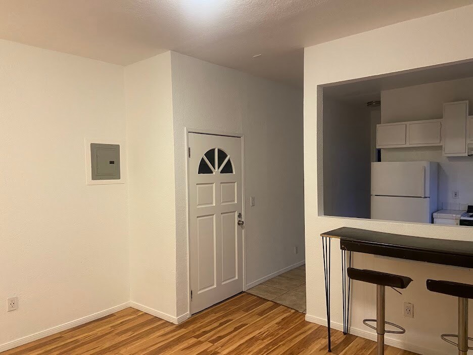 Building Photo - 1492 W 27th St