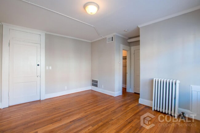 Building Photo - 674 Somerset Terrace NE