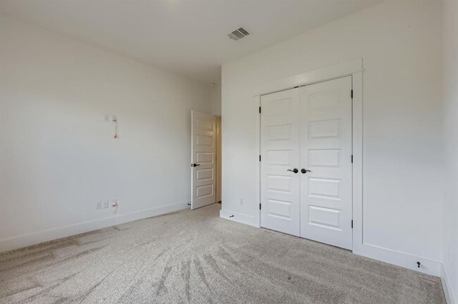 Building Photo - 6800 Cliff Rose Dr