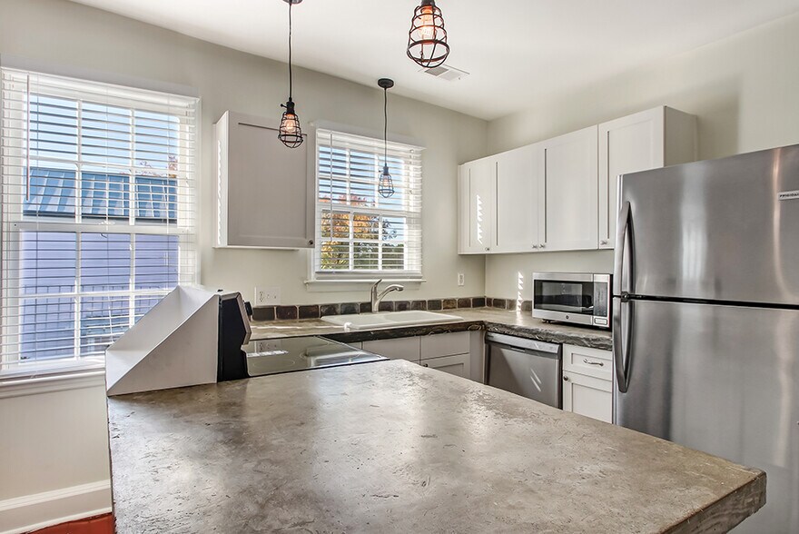 Building Photo - 303 W Henry St