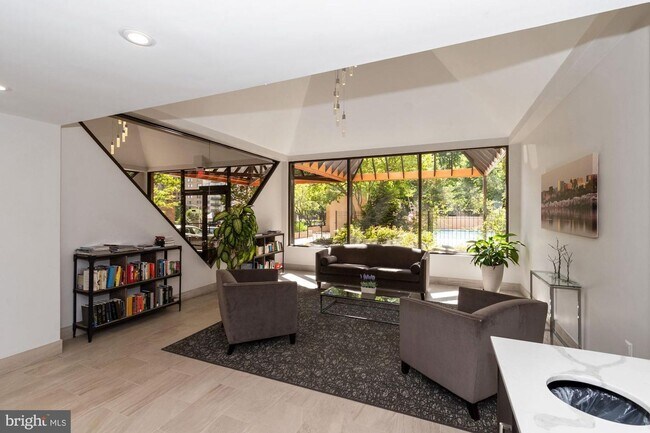 Building Photo - 1BD/1.5BA | Potomac Views & Metro Steps Away