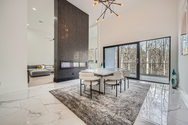 Building Photo - 600 Colebrook Ct NW