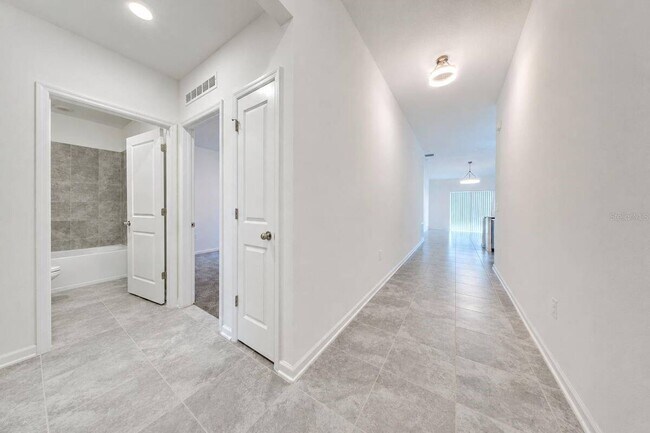 Building Photo - 688 Sand Pne Ln