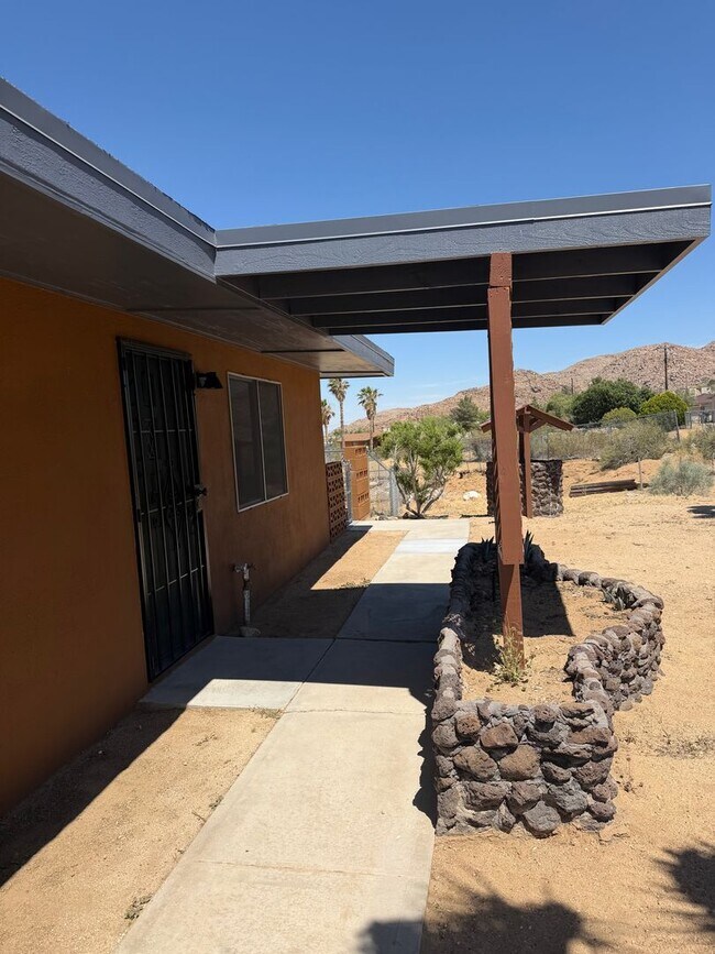 Building Photo - AVAILABLE NOW $200 off First Month Rent