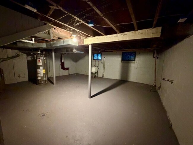 Building Photo - 2549 Highland St