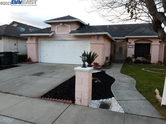 Primary Photo - 1205 Cribari Dr