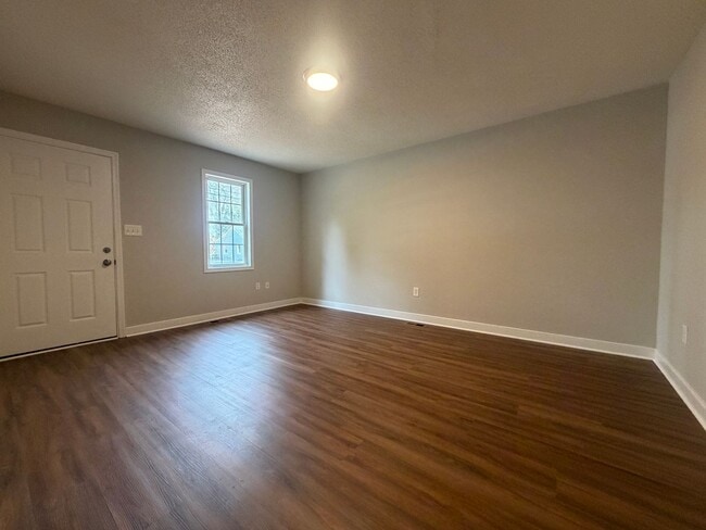 Building Photo - Rancher style home