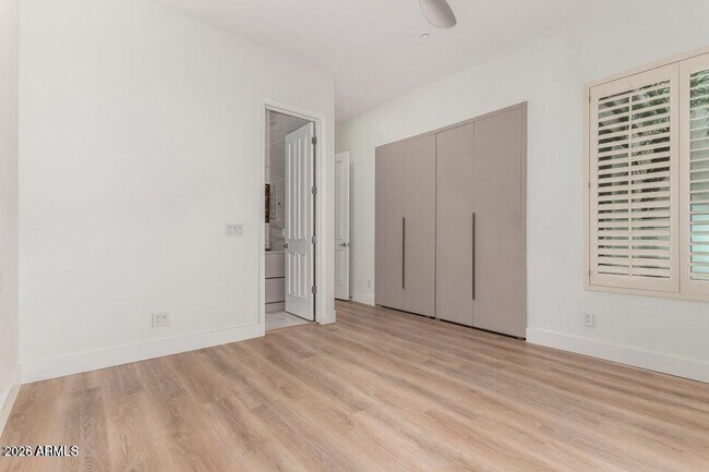 Building Photo - 11312 E Greenway Rd