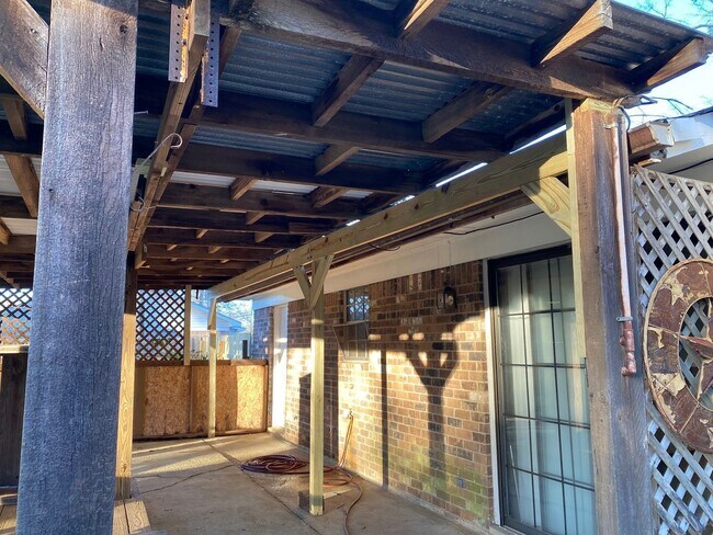 Building Photo - Edgewood Place subd. West Mobile 3/2 Large...