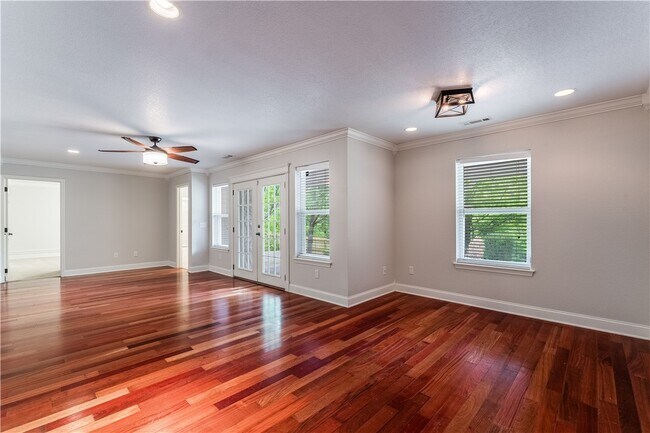 Building Photo - 32 Latshaw Dr