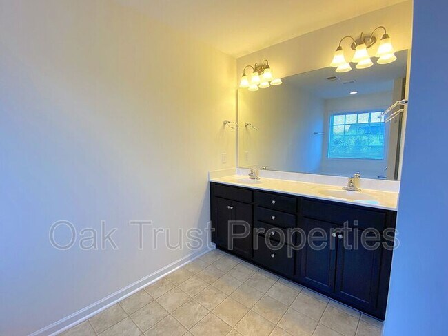 Building Photo - 8145 Ronda Dr