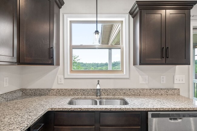 Building Photo - Pet Friendly Four Bedroom!