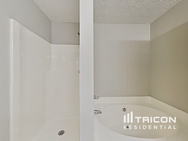 Building Photo - 2487 Archwood Way