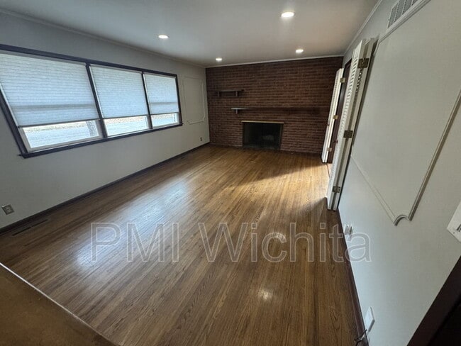 Building Photo - 9601 W Tee Ln