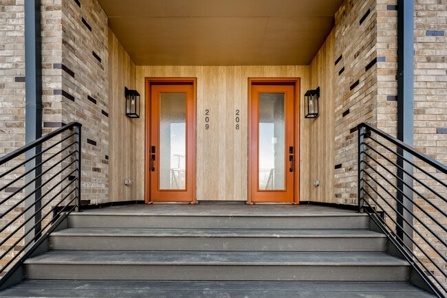 Building Photo - 1390 Pierce St