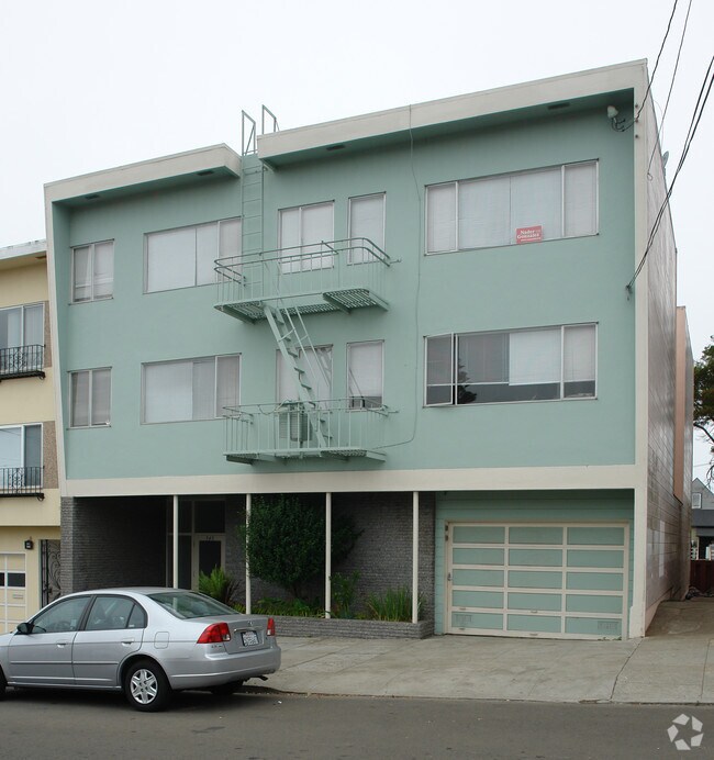 Primary Photo - 545 39th Ave