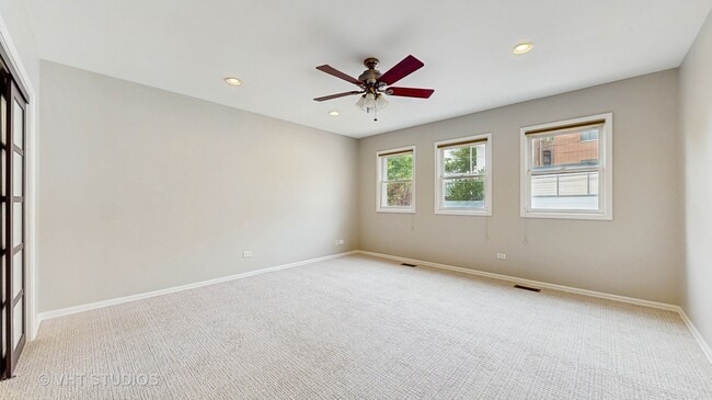 Building Photo - 708 W Aldine Ave