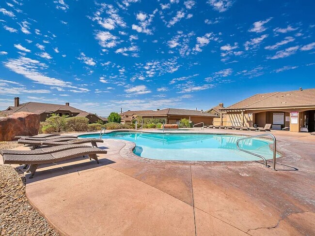 Building Photo - 4221 Torrey Pines Dr