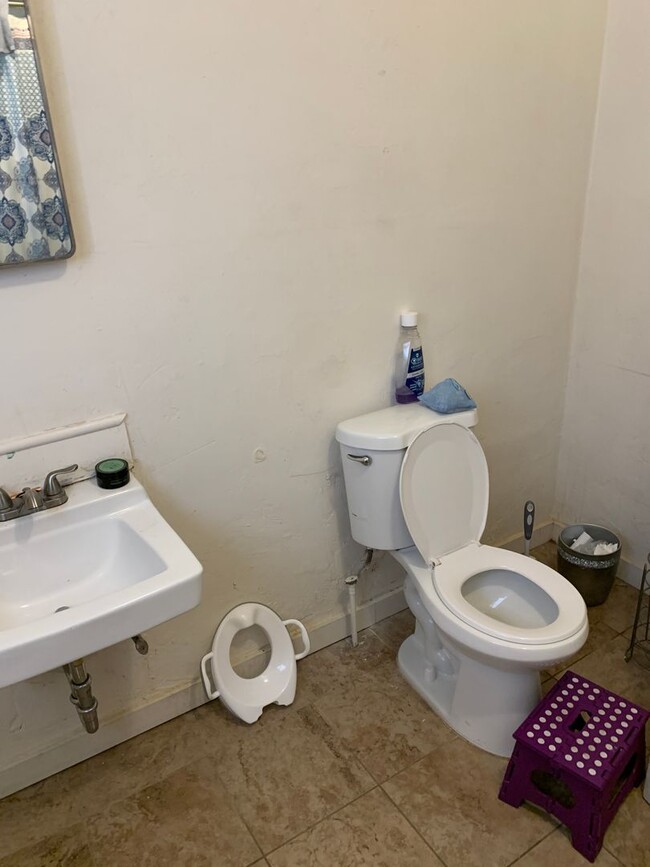Building Photo - 3 Bed/1 Bath House, super close to BYU cam...