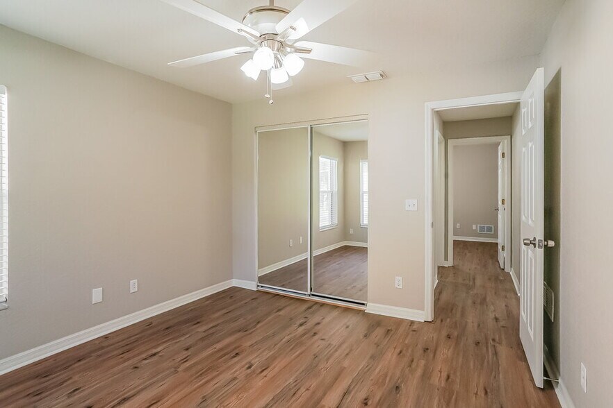 Building Photo - 35221 W Griffin Dr