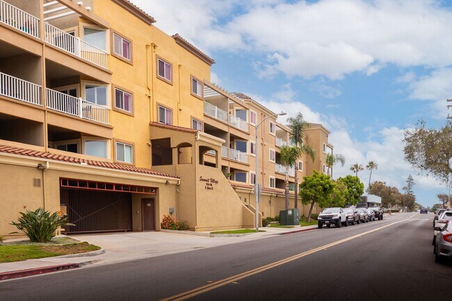 Building Photo - Gorgeous 3rd Floor Corner Unit in Summit Village Condominiums!