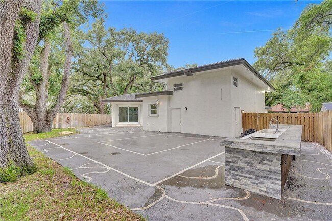 Building Photo - 5971 SW 37th Terrace