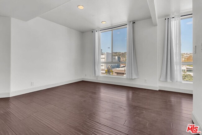 Building Photo - 131 Croft Ave