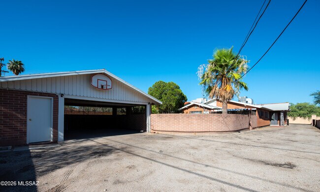 Building Photo - 1732 N Campbell Ave