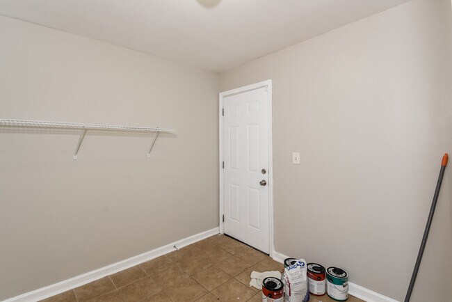 Building Photo - Fantastic 4bd/2ba home! Coming soon!