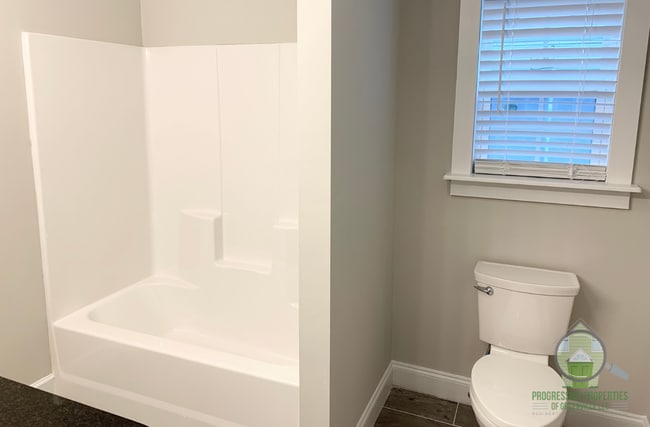 Building Photo - 119 Dime St