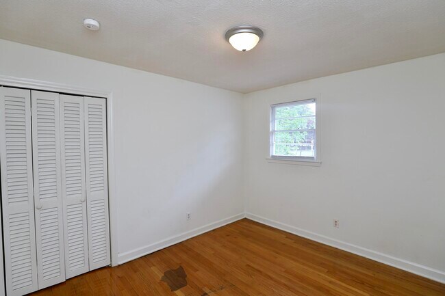 Building Photo - 1912 Dominion Dr