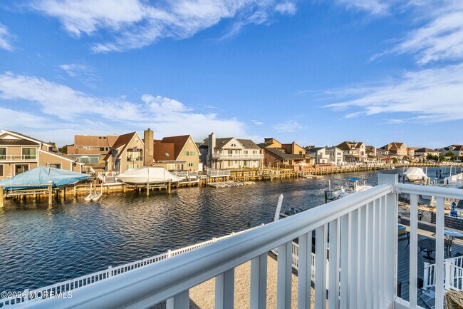 Building Photo - 3330 Windsor Ave