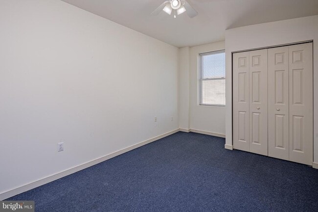 Building Photo - 906 S Charles St