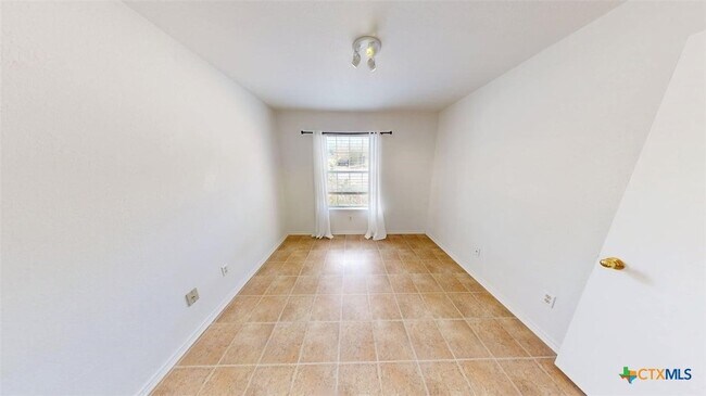 Building Photo - 411 Tomahawk Dr